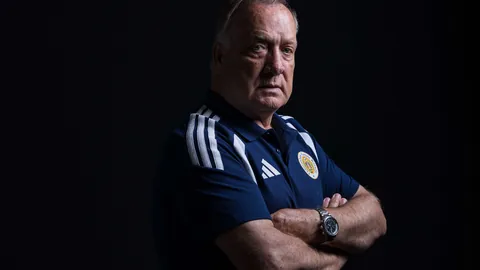勇士加盟疑云重重：詹姆斯加盟决策背后之谜及宿怨分析